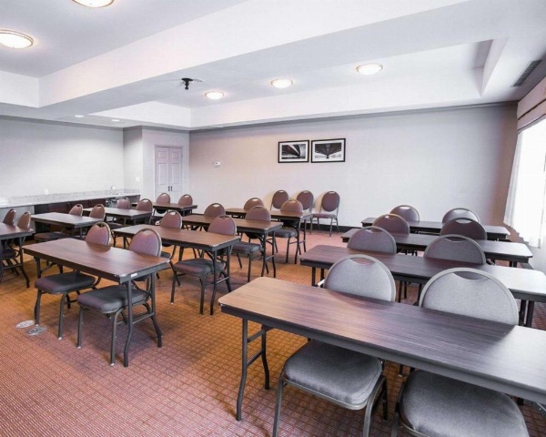 Restwell Inn & Suites I-45 North image 11