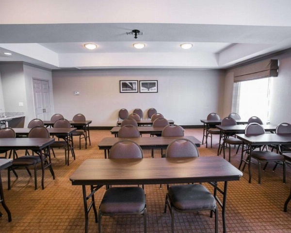 Restwell Inn & Suites I-45 North image 12