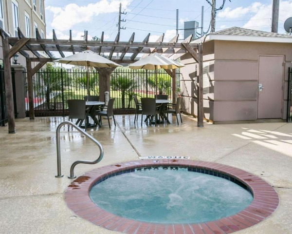 Restwell Inn & Suites I-45 North image 14