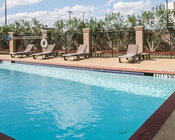 Restwell Inn & Suites I-45 North image 15