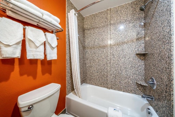 Restwell Inn & Suites I-45 North image 23