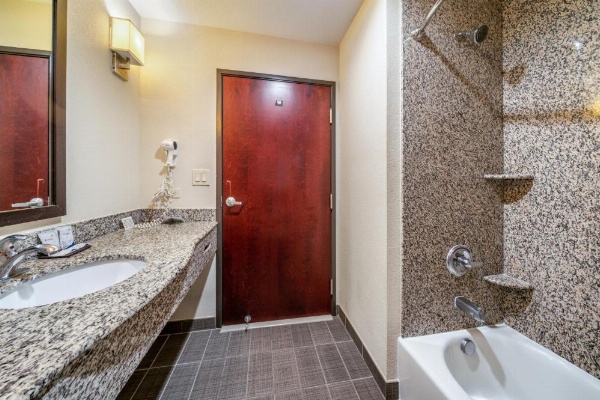 Restwell Inn & Suites I-45 North image 28